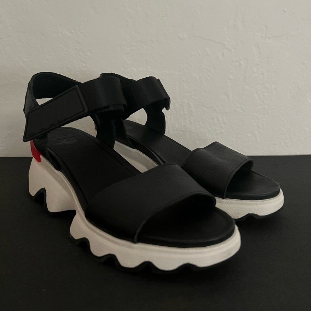Sorel - Kinetic Impact Y-Strap High Sandal in Black/Sea Salt size 7